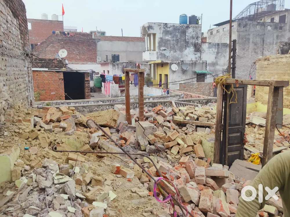 Daliganj plot for  Sale