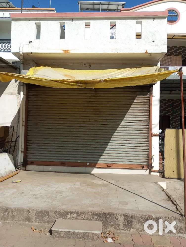 We have Shop on Main Road For Rent.