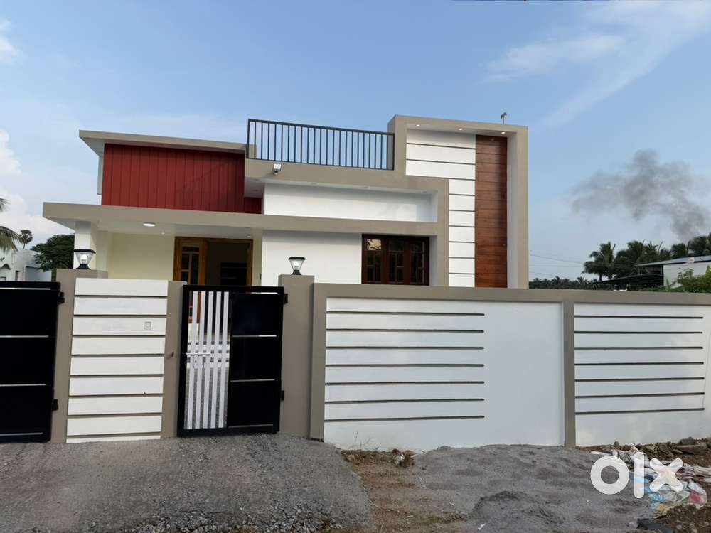 5.5 Cents 2 BHK House Vallamadam Cirustu N