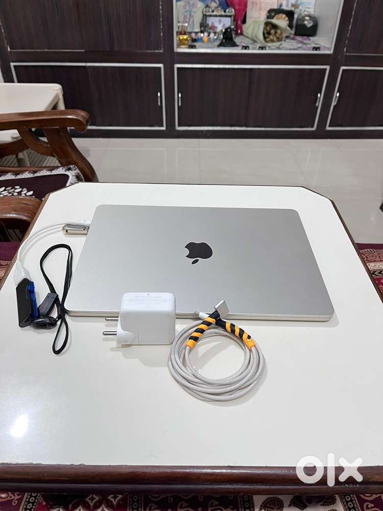 Apple Macbook Air M2 13” 08GB RAM 256GB SSD, Under Warranty 04 Months.