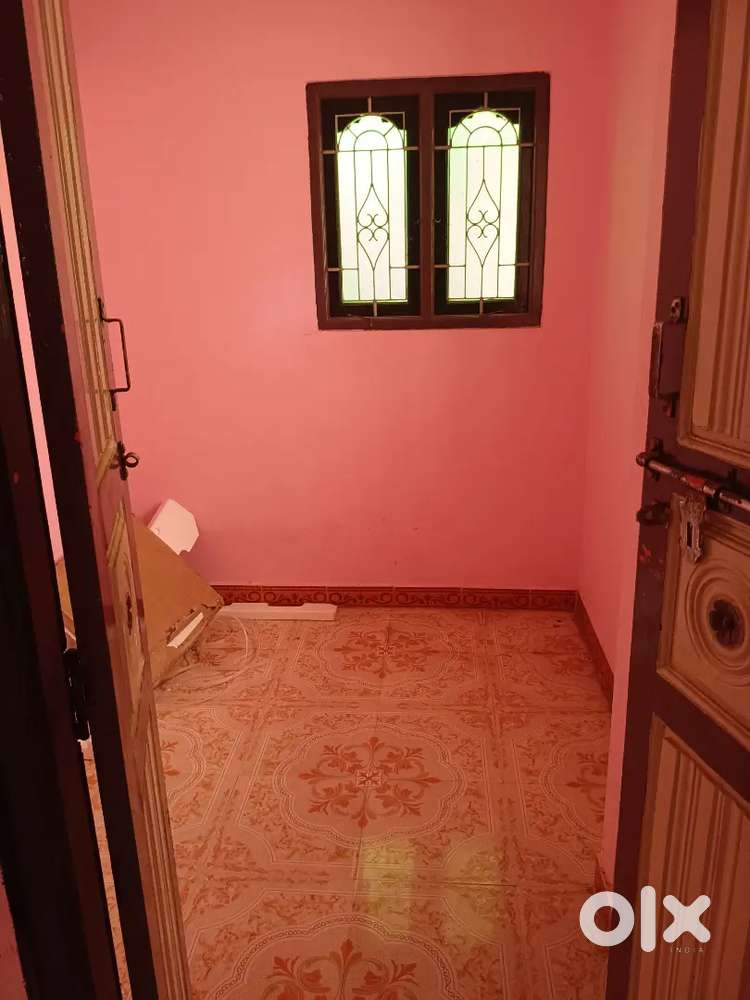 Home rent in Malligaipuram 5 th Street palakarai.   Near Mariyam mahal