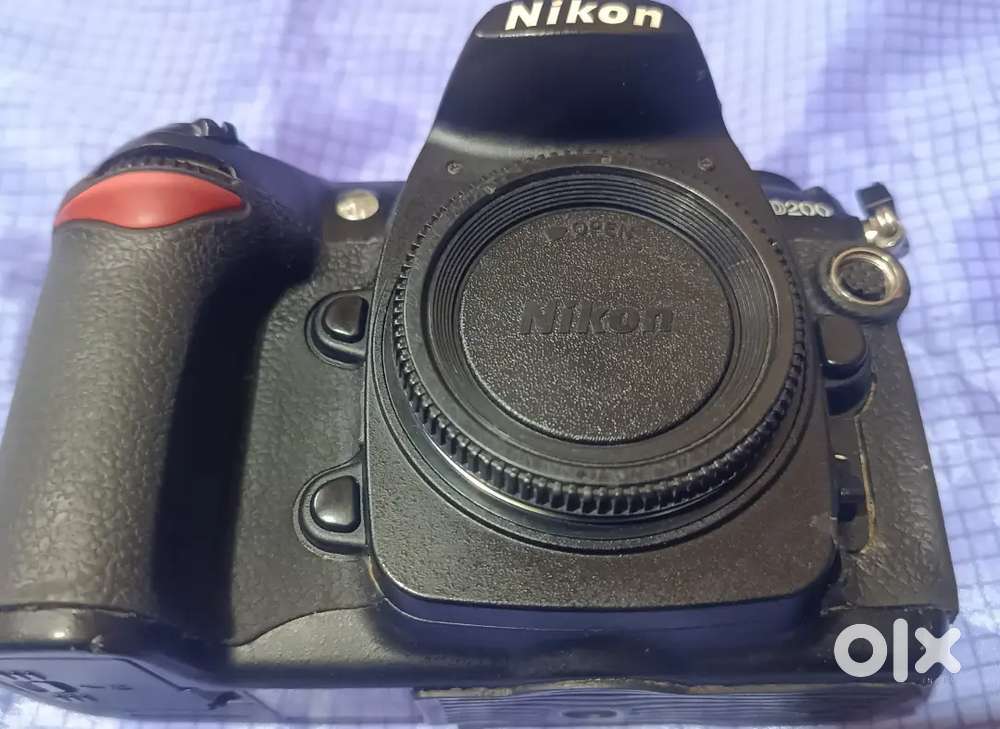 Nikon D200 camera,   power on problem,                            3990