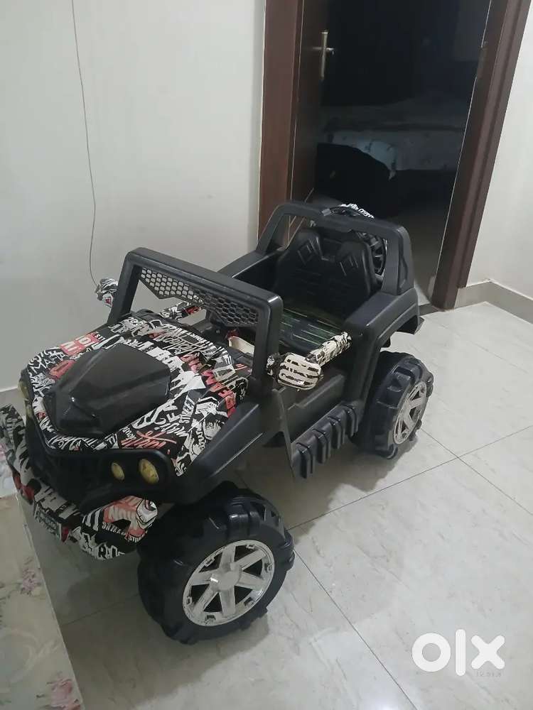 Kids battery driving car
