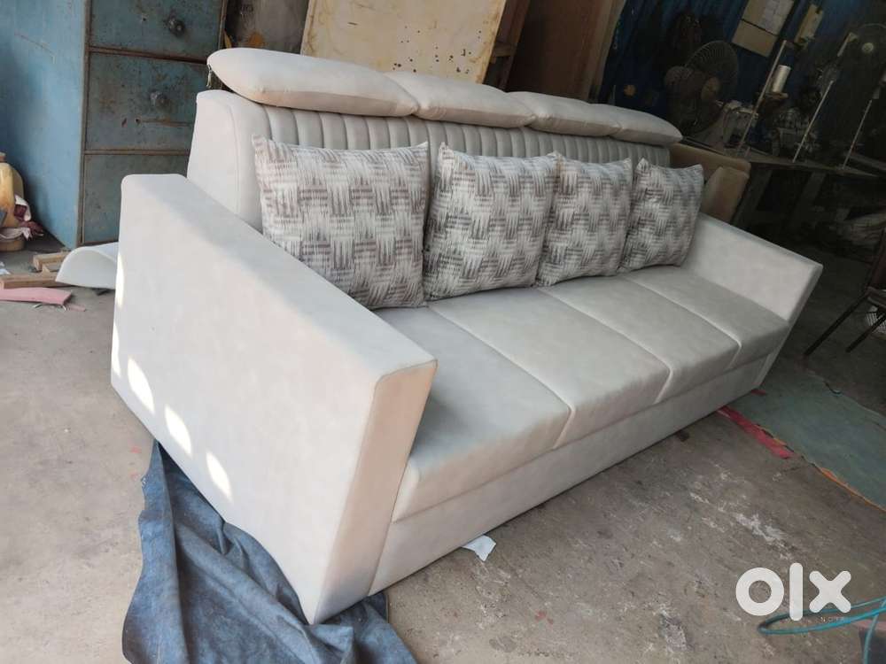 4 Seats Couch