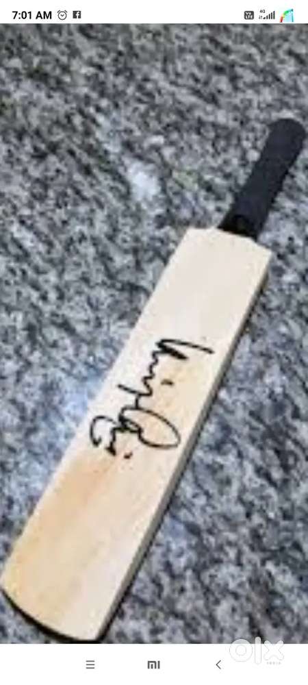 Virat  signature bat