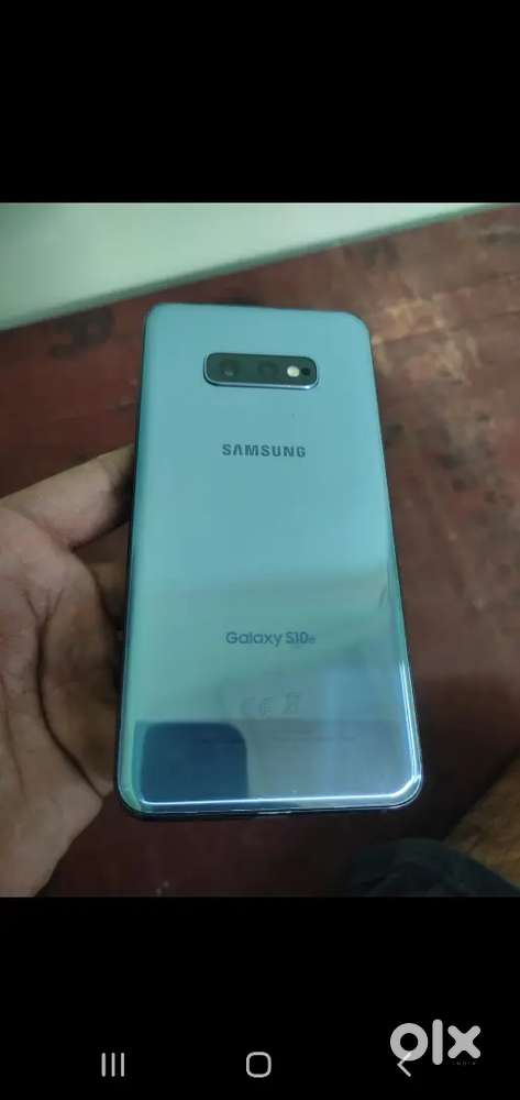 Samsung s10e 8.128  phone and charger