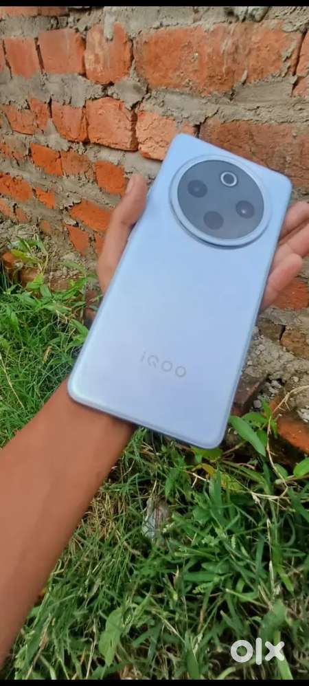 Iqoo Z 10 Premium condition 3 month it's going on gaming phone