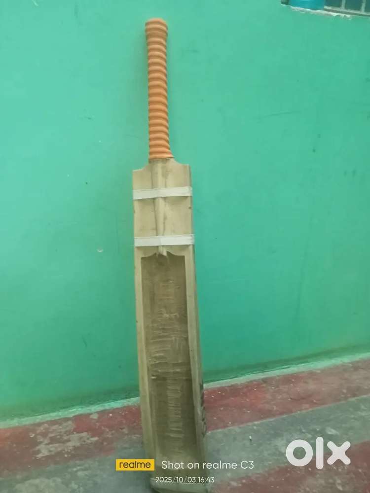 Tennis bat