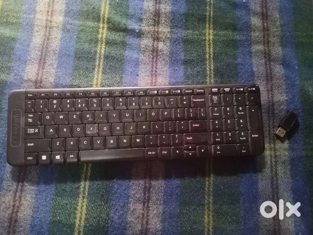 Multimedia wireless key board