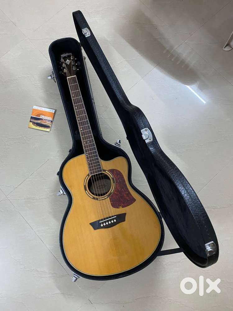 Professional Electro Acoustic Guitar with Hard case Washburn