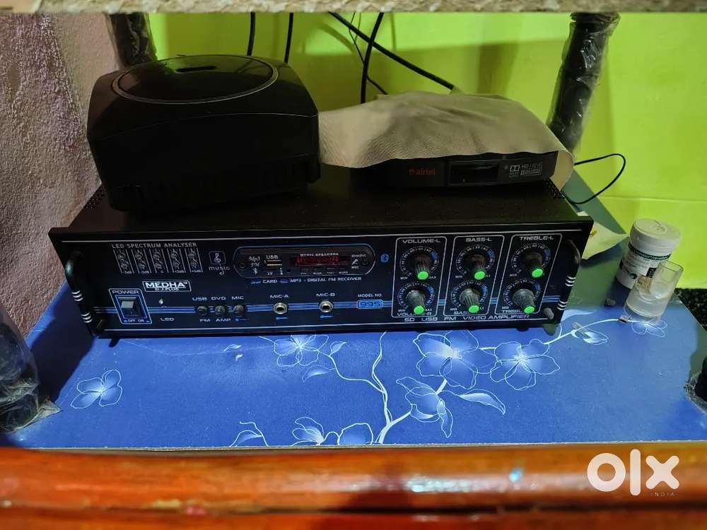 Madha DJ Plus amplifier and 2 Sony speakers
