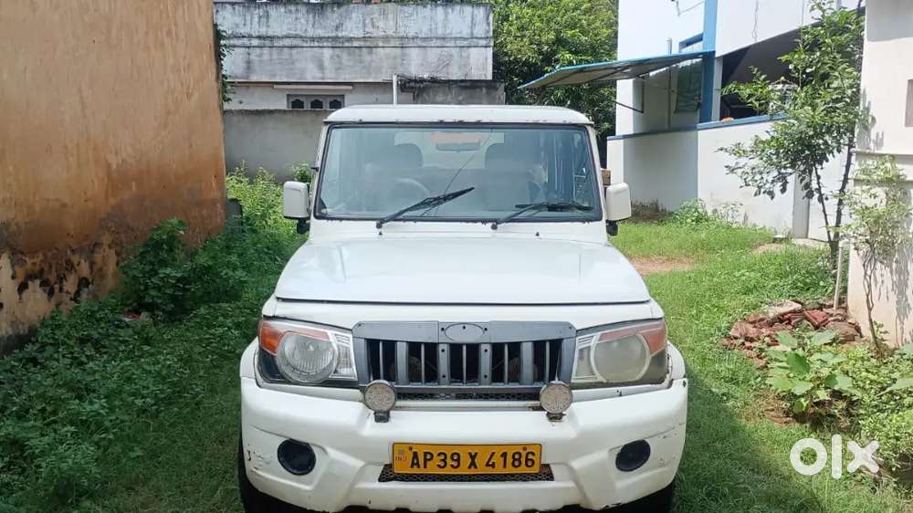 Mahindra Bolero SLX 2WD 7S BS4 Ac