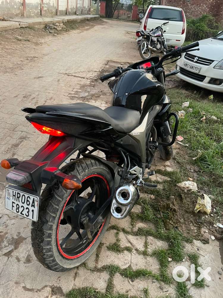Suzuki gixxer 150 2015 model 50 kmpl mileage with almost new tires