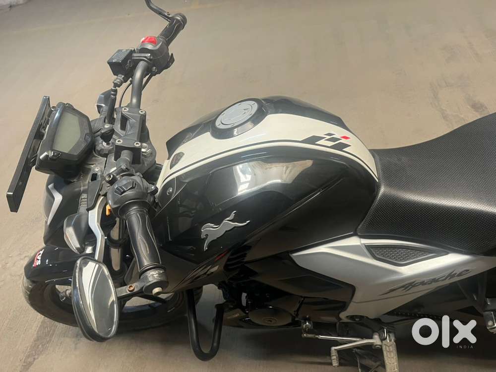 LED headlamps, Fully digital instrument cluster,