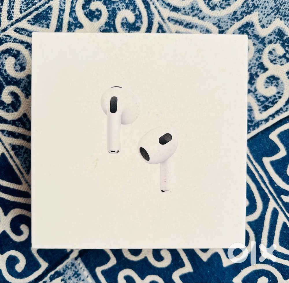 AirPods 3 with MagSafe Case – Gently Used, Like New