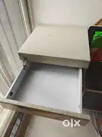 Drawer with lock metal