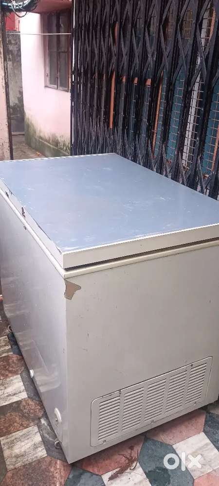 Deep refrigerator in well condition