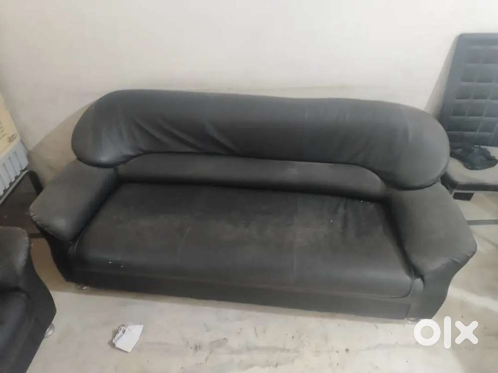 Urgent sell 5 seater sofa for sell
