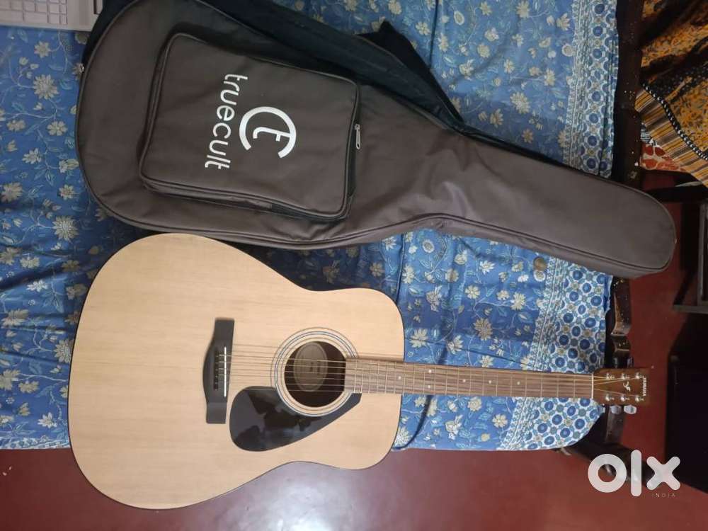 Yamaha F280 Acoustic Guitar
