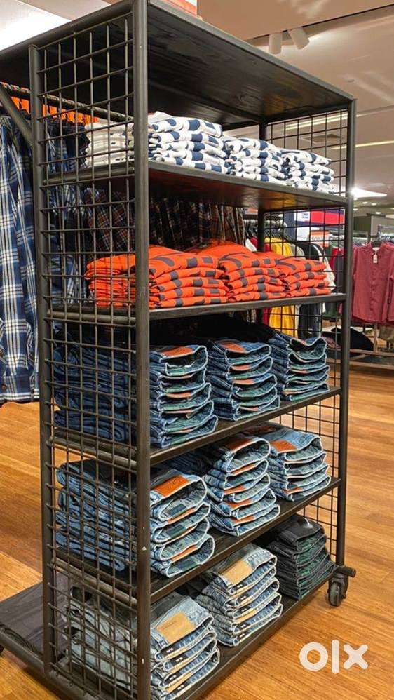 Counter sles staff required