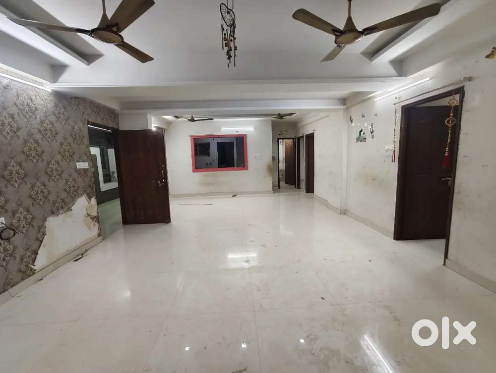 3 BHK flat sale main gate silicon City