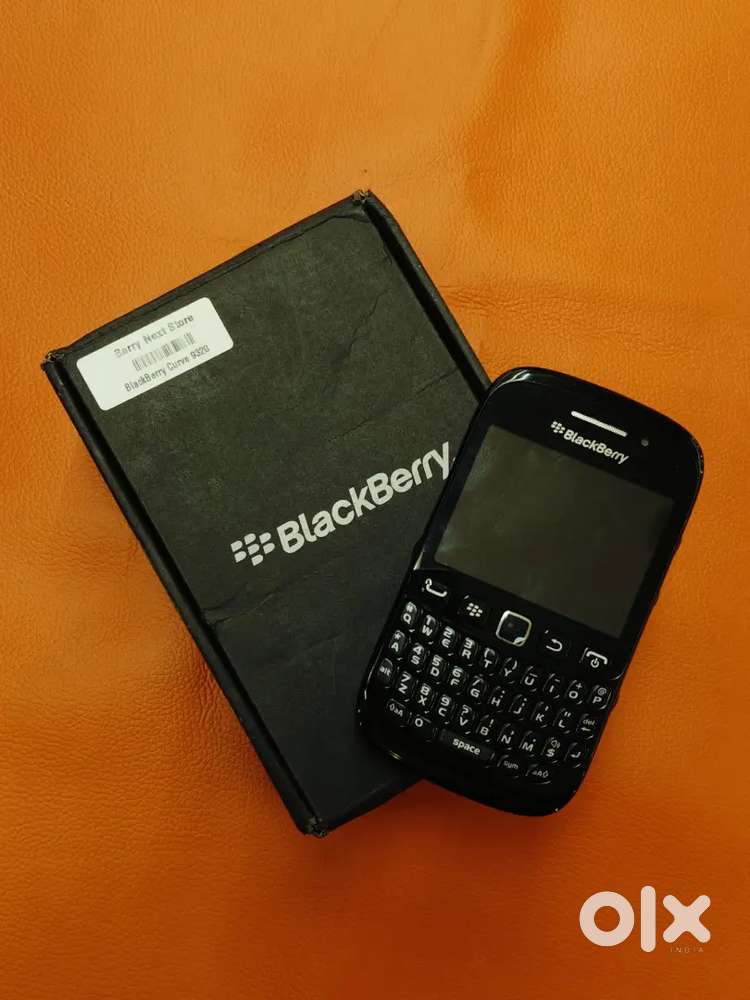 BLACKBERRY CURVE 9320 - SCRATCHLESS DEVICE WITH GENUINE BILL.