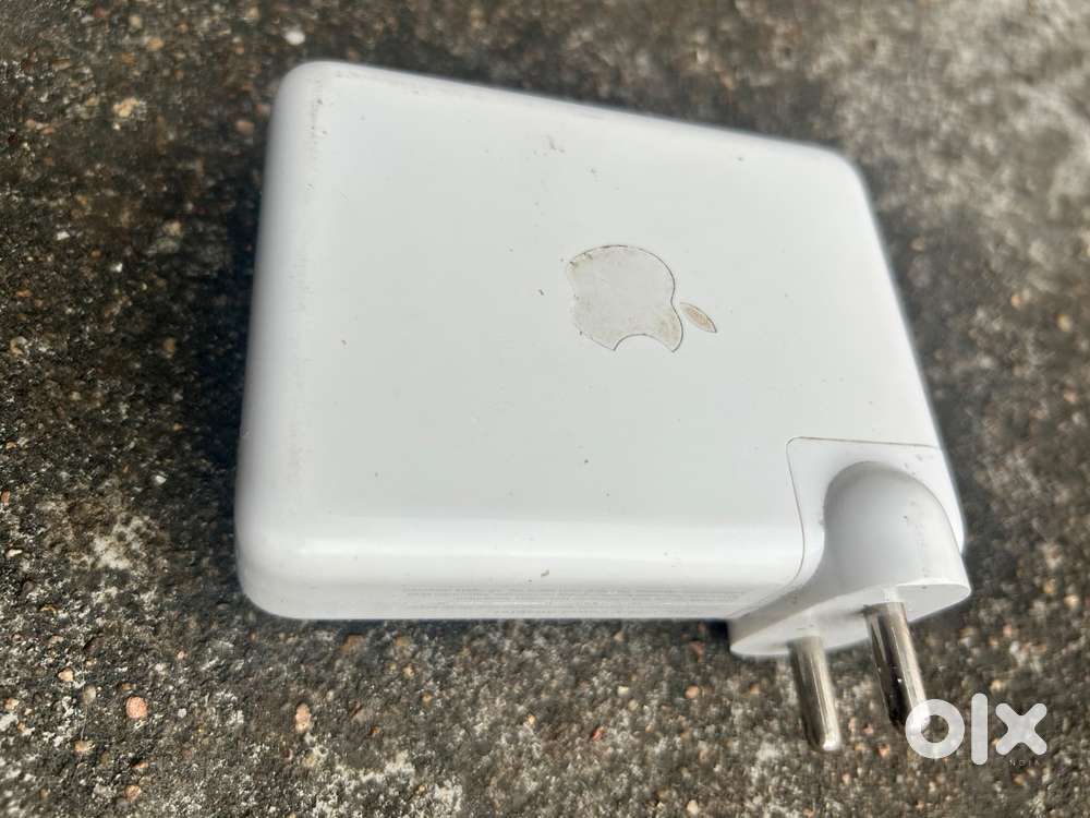 Apple MacBook Pro 2022 model (USC-C power Adapter original)