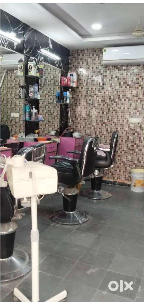 Mens Saloon workers required
