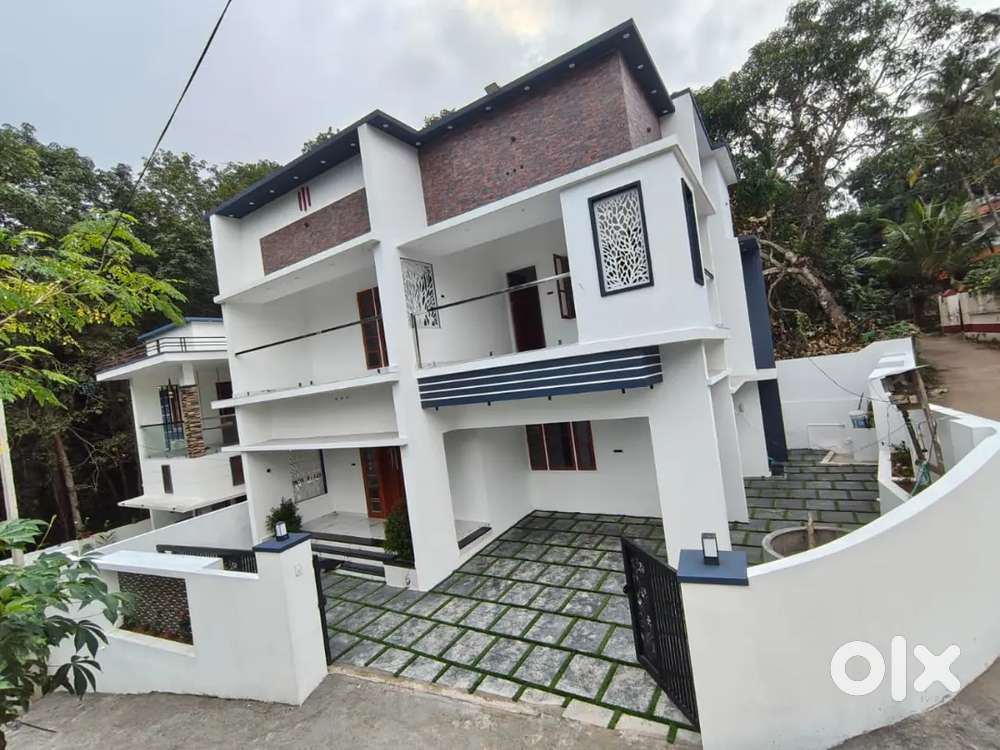 Sreekariyam Kariyam Powdikonam 5 cent 3 BHK attached  East facing