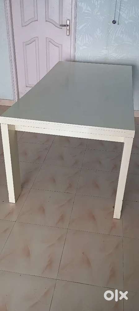 Urban ladder 6 seater dining table