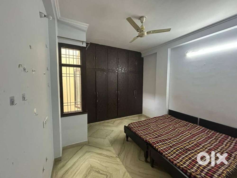 For Girls, 1 Room in 2 BHK Flat Near Mansarovar Metro