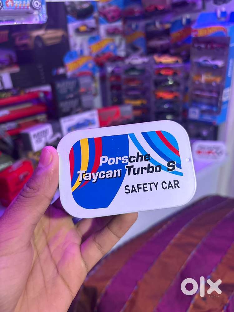 majorette porsche taycan turbo s safety car