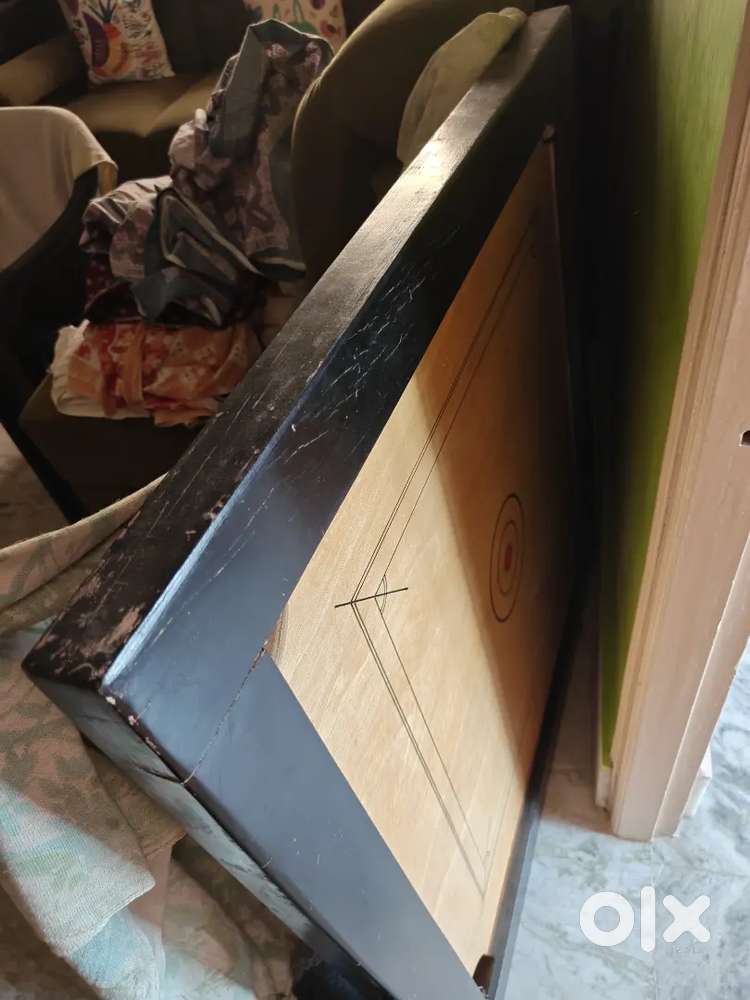 Carrom board