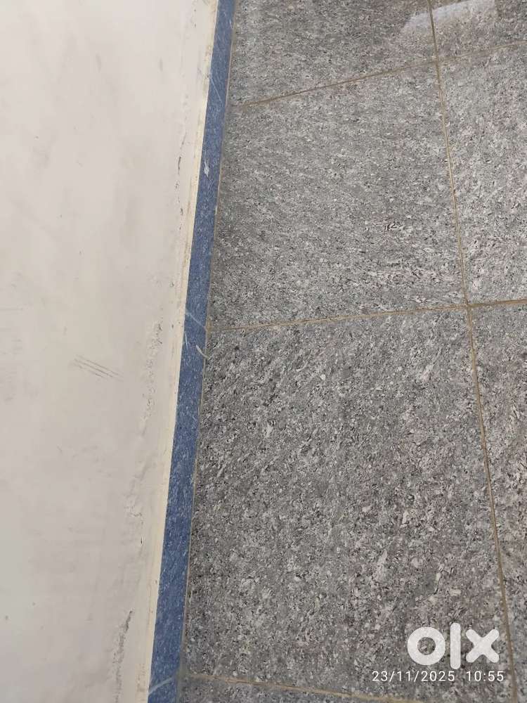 *MUJE 1 RK RENT PER CHAHIYE for FAMILY*