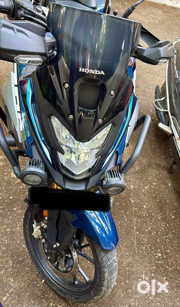 Fully Loaded CB200X . Dec 23 BH registration. Run for only 8800 Kms