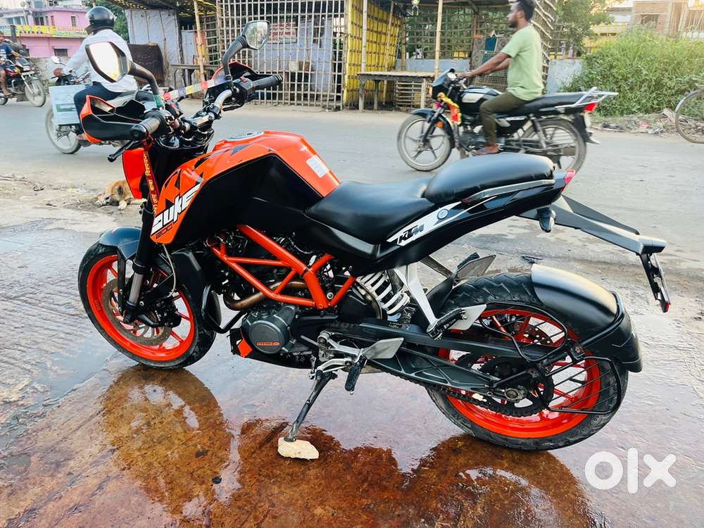 KTM Duke 200 BS4 2021 modal