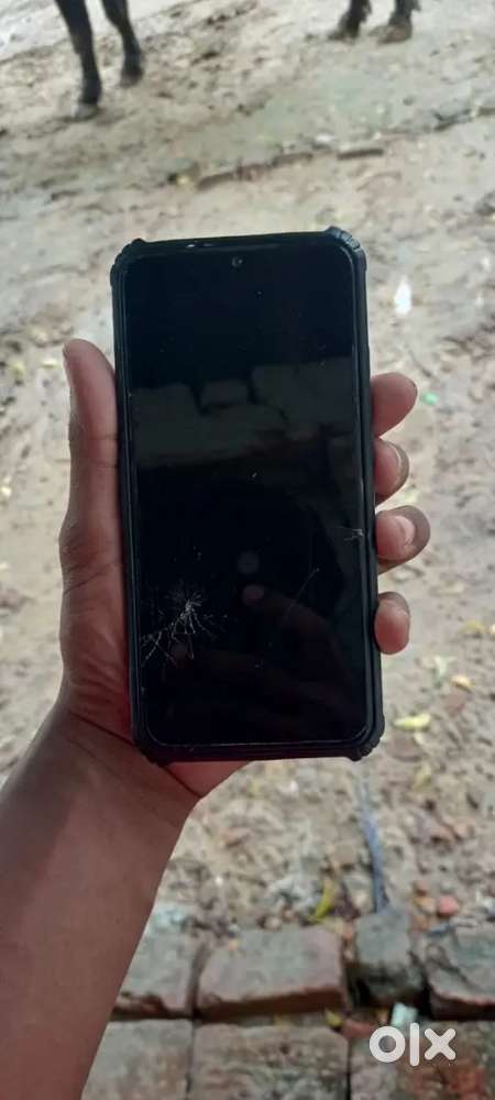 Redme note 7 pro,    display per scratch hai baki sab thik
