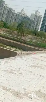 Plot Near Metro, Pari Chowk – Registry व Loan की सुविधा