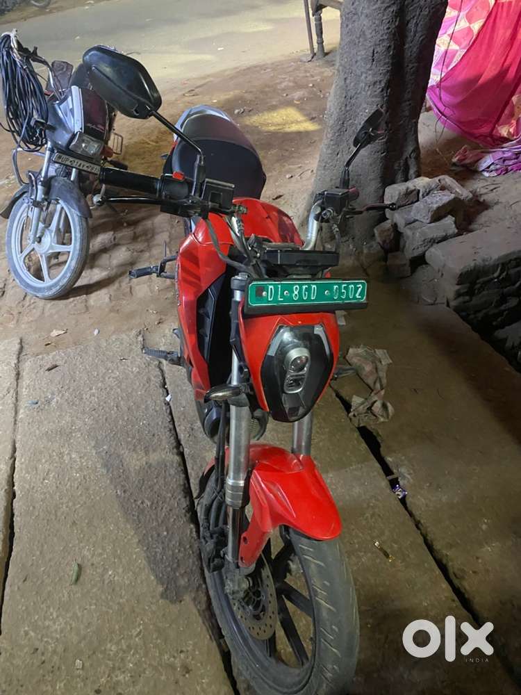 Revolt bike hai 110 chal rahe hai ek charging pa top speed 110 hai