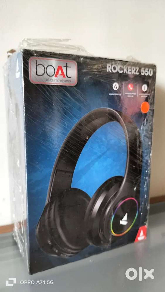 Foldable Bluetooth headphones with lights feature