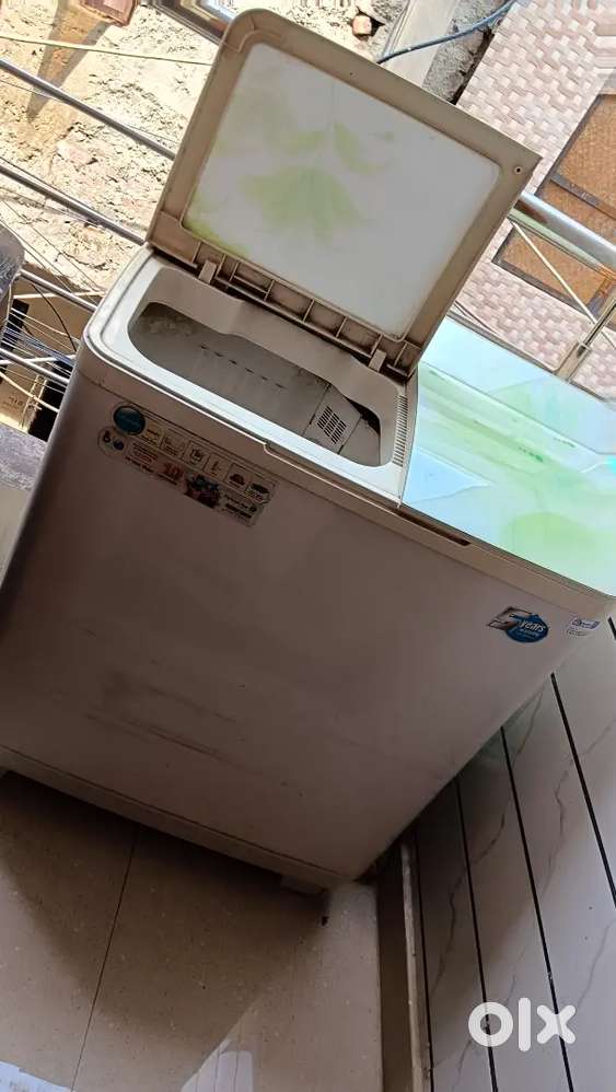 Rarely used, Newly look, 7.5 ltr semi auto washing machine