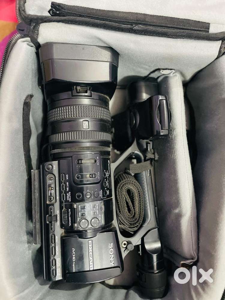 Sony nx camera plus tripod in a very good condition