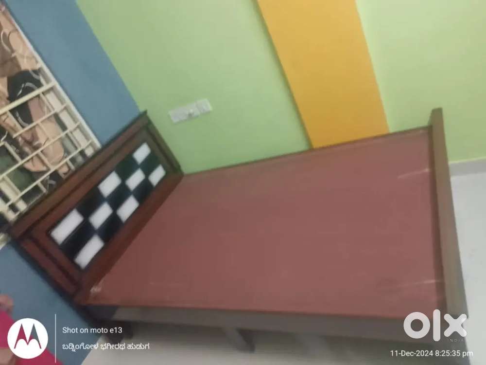 Brand new 4/6 cots and furnitures at affordable price