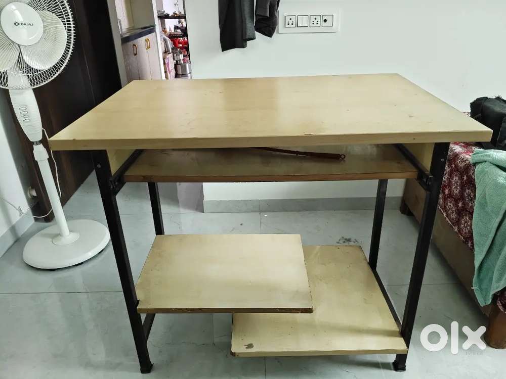 Wooden computer table