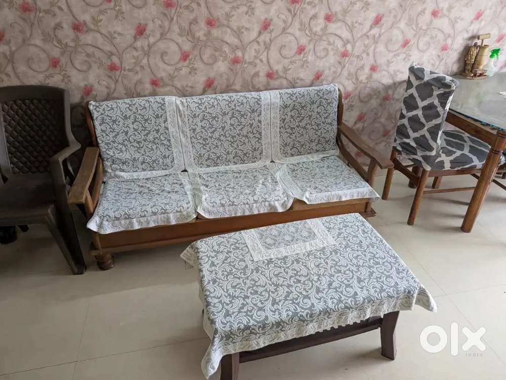 5 seater sofa with center table