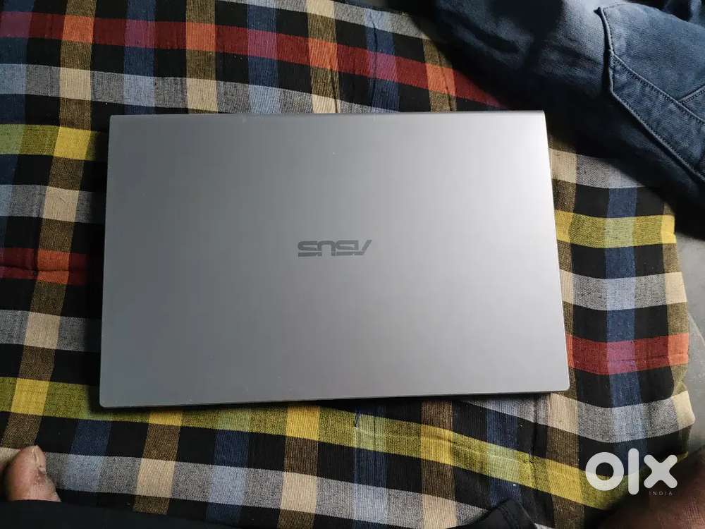 I WANT TO SELL MY NEW LAPTOP
