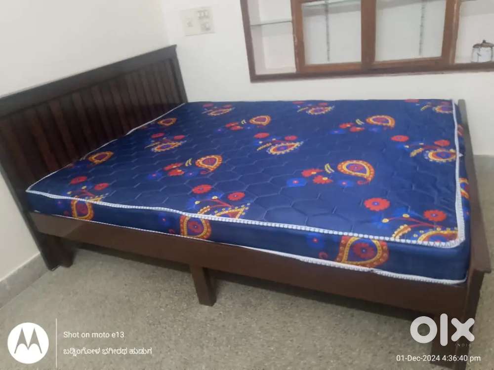 Direct factory price sale queen cot with mattress at affordable price