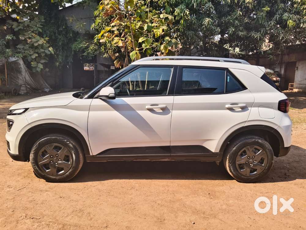 Hyundai Venue SX MT, 2023, Petrol