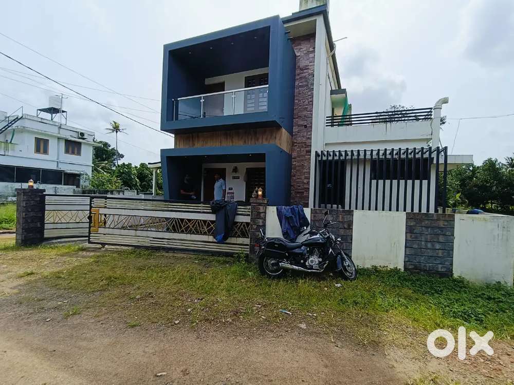 Aluva Chalaka 4 Cent 3 Bhk Attached 1500 Sqft. Flly Furnished House