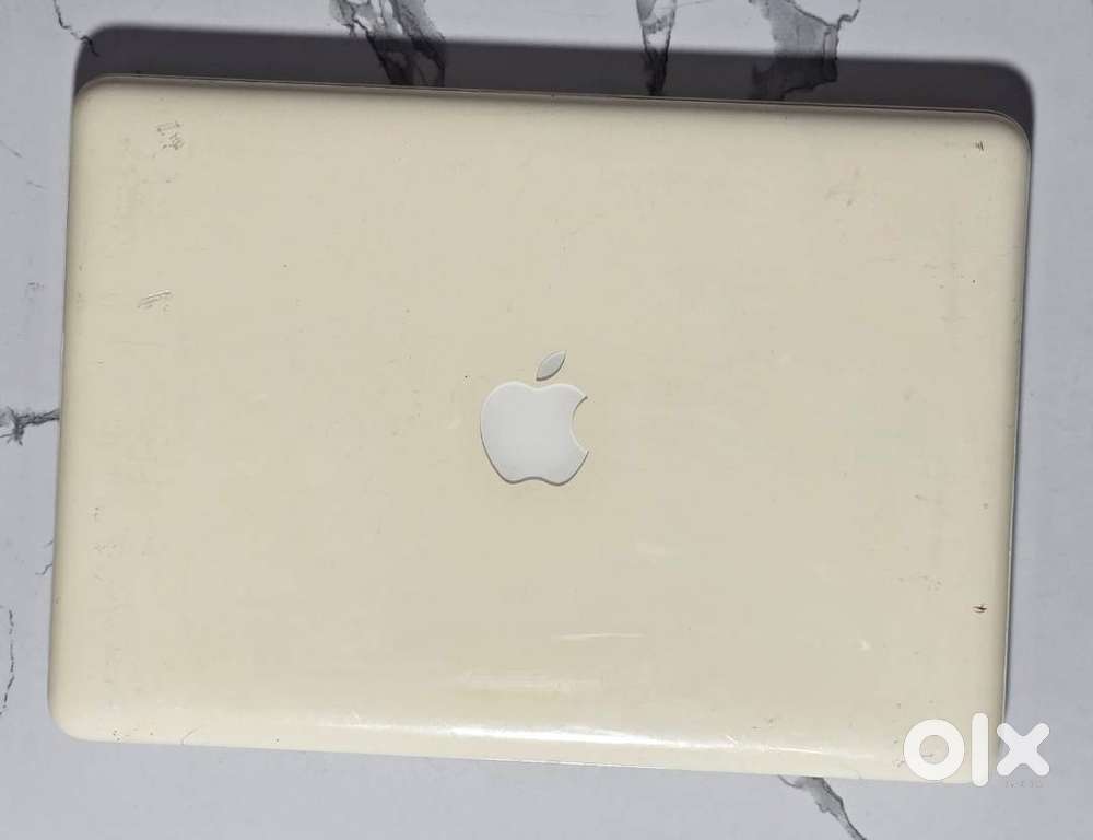 MacBook (Off-White) – Vintage Apple Laptop for Parts or Restoration